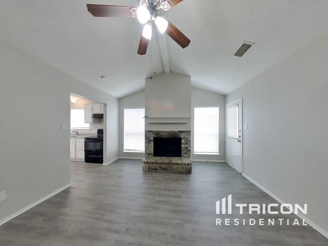 720 Charles City Dr in Arlington, TX - Foto de edificio - Building Photo