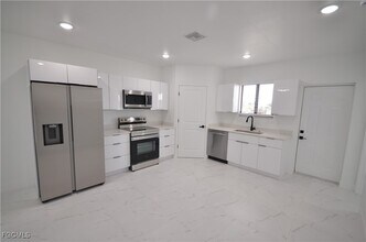 2188 Barker Blvd in Ft. Myers, FL - Building Photo - Building Photo