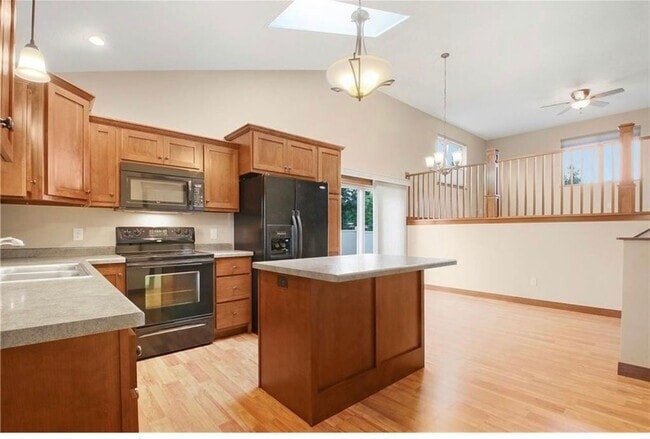 property at 2415 Lake Ct