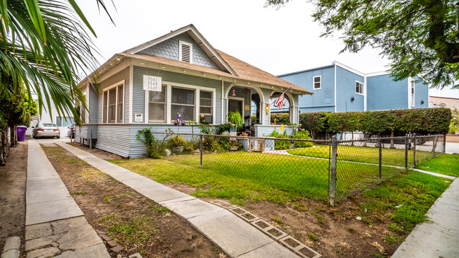 3041 E 5th St in Long Beach, CA - Building Photo - Building Photo