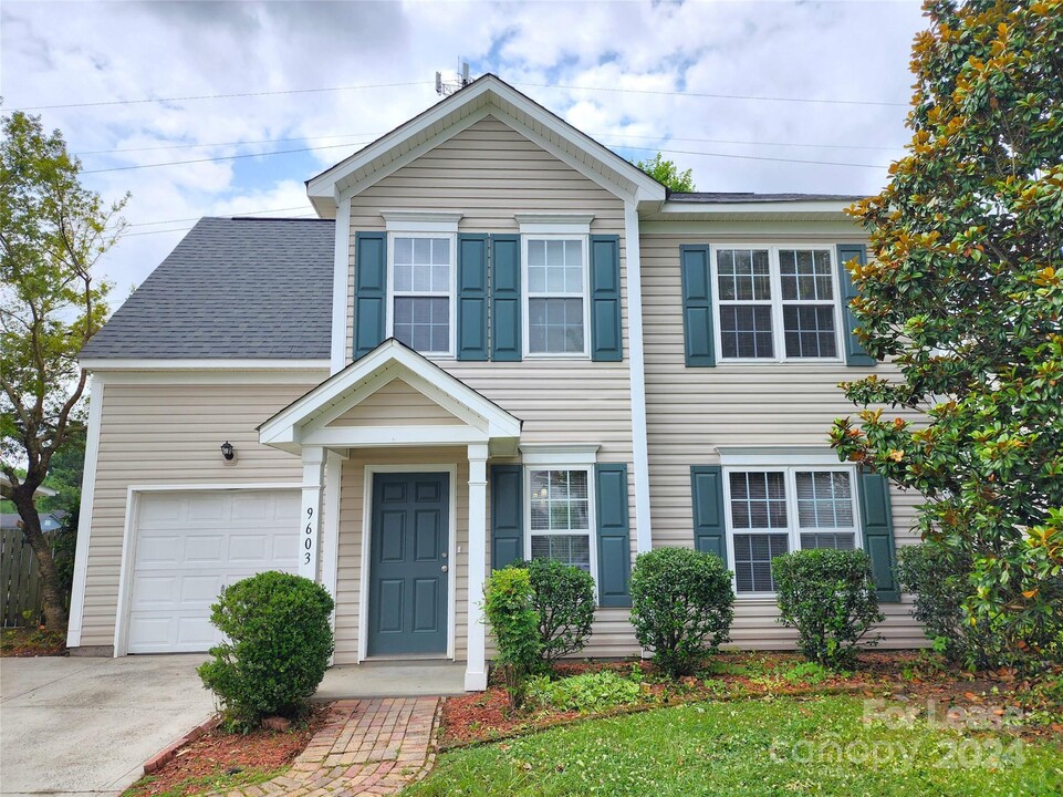 9603 Forest Path Dr in Charlotte, NC - Building Photo