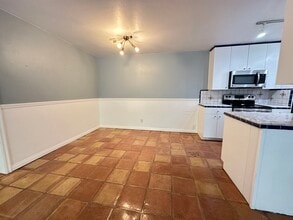 960 Larrabee St, Unit 201 in West Hollywood, CA - Building Photo - Building Photo