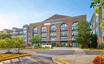 Sullivan Place in Alexandria, VA - Foto de edificio - Building Photo
