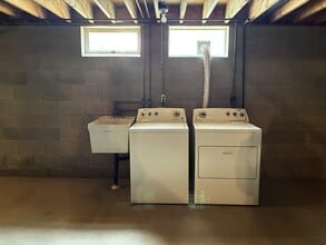 1248 Boettler Rd, Unit 1248 Boettler Rd in Uniontown, OH - Building Photo - Building Photo