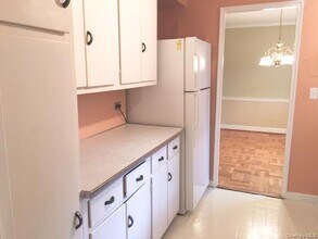 5 Chateaux Cir in Scarsdale, NY - Building Photo - Building Photo