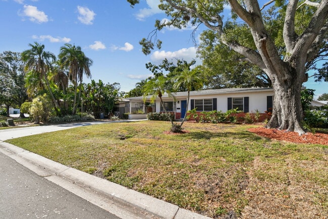 3623 S Lightner Dr in Tampa, FL - Building Photo - Building Photo