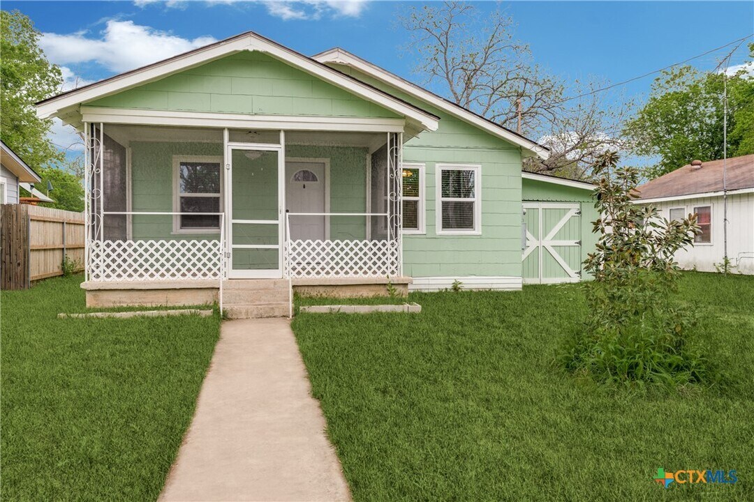 846 Holly St in New Braunfels, TX - Foto de edificio