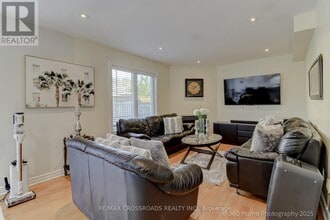 305 Old Harwood Ave in Ajax, ON - Building Photo - Building Photo