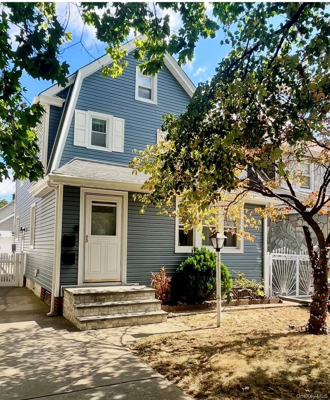 property at 93-31-93215 215th St