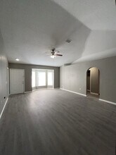 240 Dalton Dr in Poinciana, FL - Foto de edificio - Building Photo