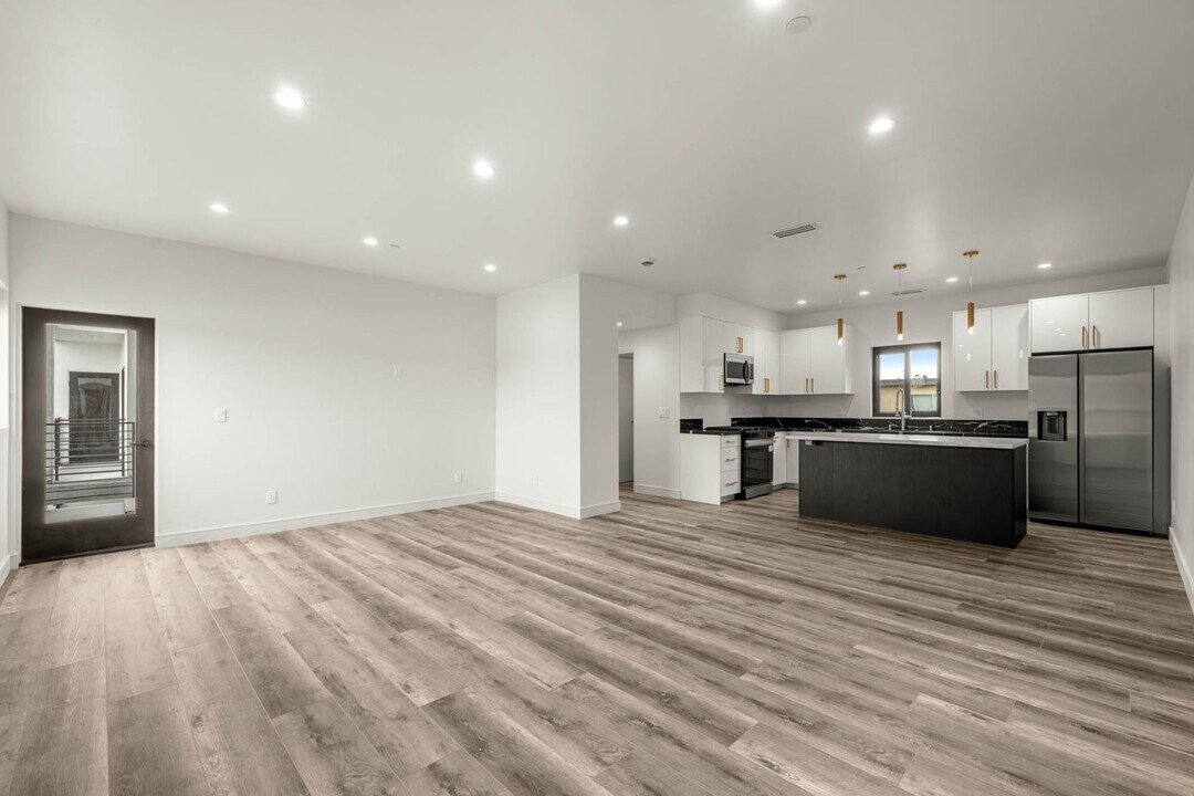 1920-1922 S Sherbourne Dr, Unit 1922 in Los Angeles, CA - Building Photo