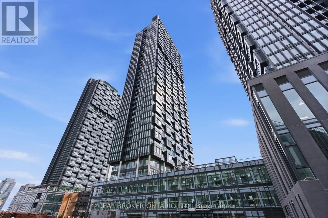 1 Quarrington Ln in North York, ON - Building Photo