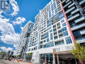 576 Front St W in Toronto, ON - Building Photo