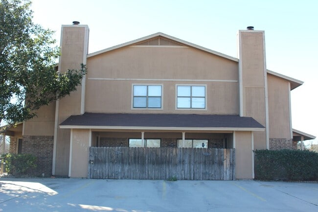 1701 Cedarview Cir
