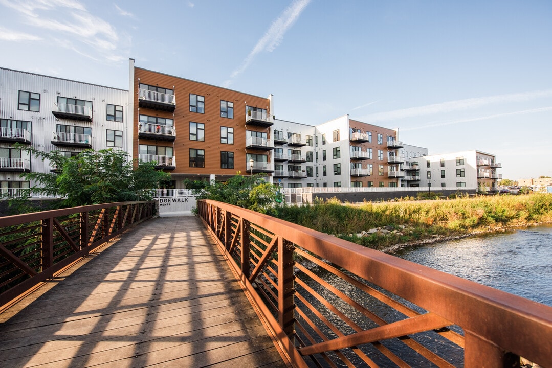 BridgeWalk Apartments in Waukesha, WI - Building Photo
