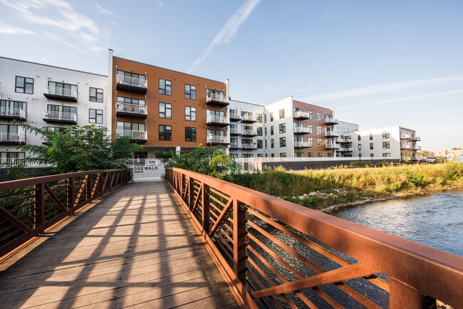 BridgeWalk Apartments