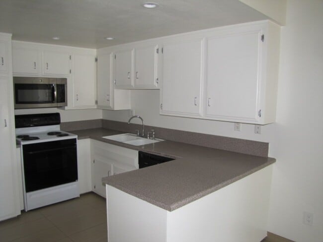 316-356 W. Meda Ave. Glendora CA. 91741 in Glendora, CA - Foto de edificio - Building Photo