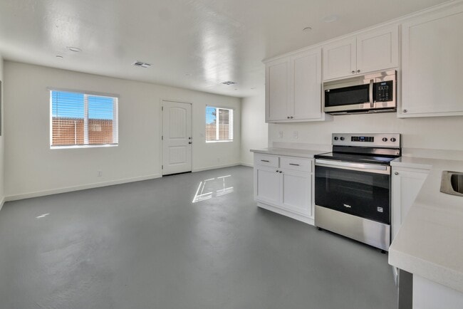 1340 W Mariposa Ave, Unit 1