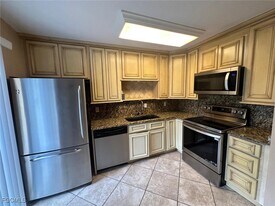 1709 Park Meadows Dr in Ft. Myers, FL - Building Photo