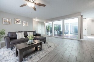 9907 Towne Tower Ln in Sugar Land, TX - Building Photo