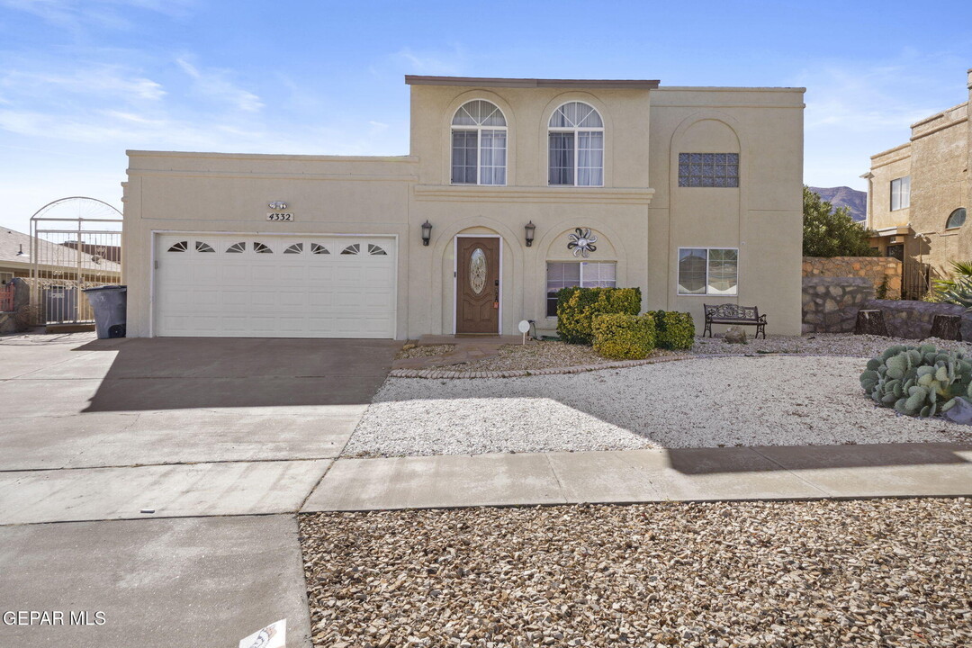 4332 Loma De Brisas Dr in El Paso, TX - Building Photo