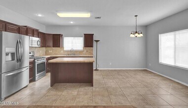 6825 Steffers Ln in El Paso, TX - Building Photo - Building Photo