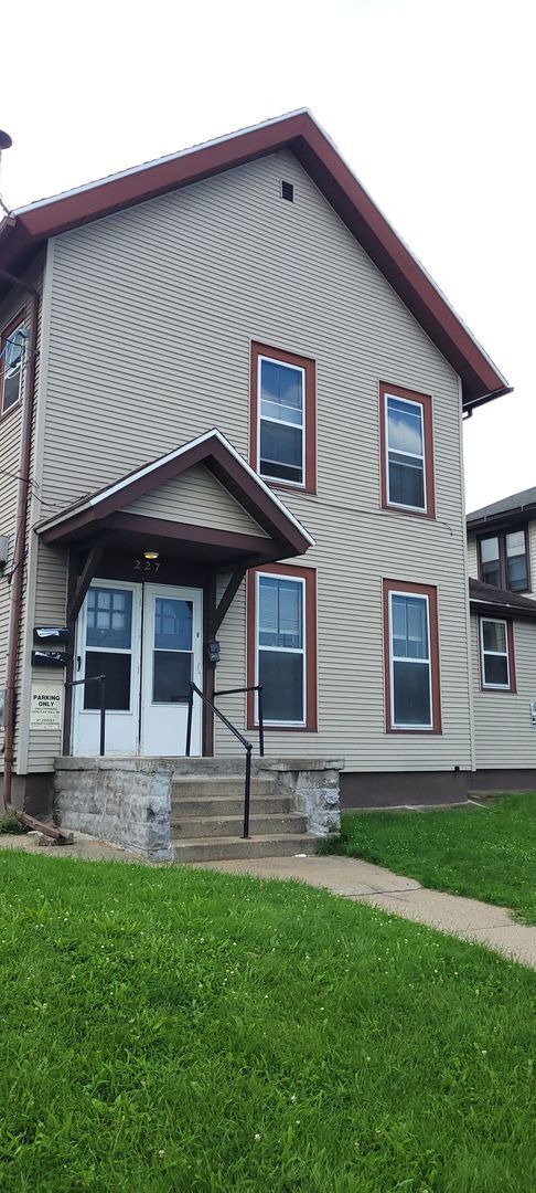 225 W Washington Ave in Jackson, MI - Building Photo - Building Photo