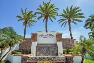 10072 NW 87th Terrace in Doral, FL - Building Photo