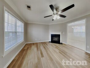 1166 Waterlyn Dr in Greensboro, NC - Foto de edificio - Building Photo