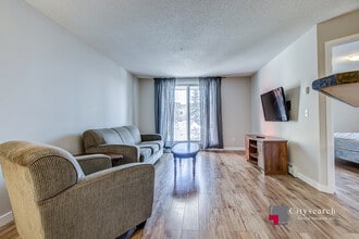 2518-2518 Fish Creek Blvd SW in Calgary, AB - Building Photo - Building Photo