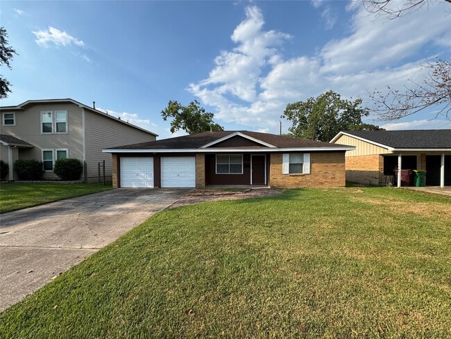 1812 Dolphin Dr
