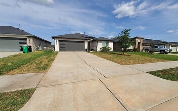3839 Sparkman Ln in Katy, TX - Building Photo - Building Photo