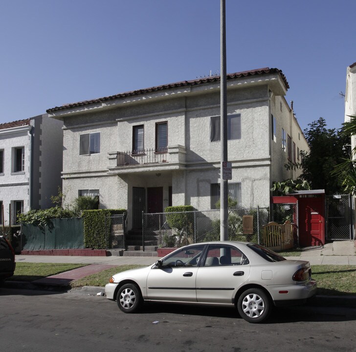 137-139 3/4 N Reno St in Los Angeles, CA - Building Photo