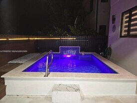 249 NW 12th Ct in Florida City, FL - Building Photo