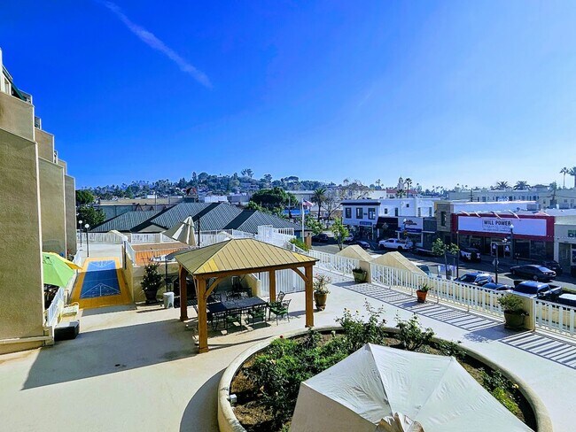 4701 Date Ave in La Mesa, CA - Foto de edificio - Building Photo