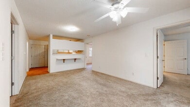 334 Brownlea Dr, Unit 6g in Greenville, NC - Foto de edificio - Building Photo