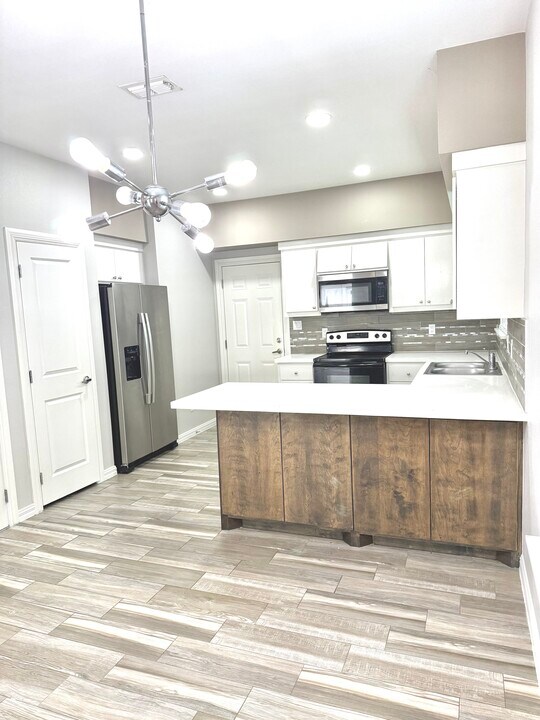 2008 W Taft St, Unit 2 in Weslaco, TX - Building Photo