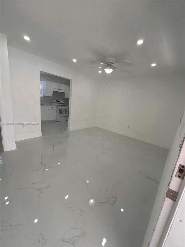 629 SW 10th St in Miami, FL - Building Photo - Building Photo