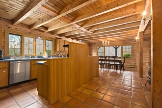 150 Oakview Hwy in East Hampton, NY - Building Photo - Building Photo