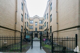 1904 W Winnemac Ave, Unit 2 in Chicago, IL - Building Photo