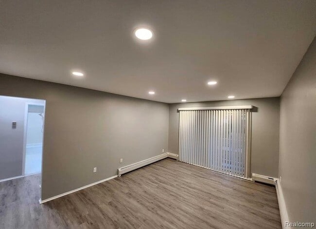 2445 Torquay Ave, Unit 107 in Royal Oak, MI - Building Photo - Building Photo