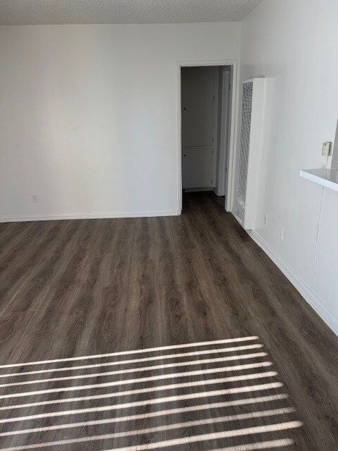 6833 Sepulveda Blvd in Los Angeles, CA - Building Photo
