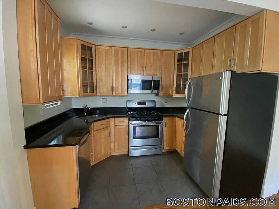 22-24 Eastburn St. in Boston, MA - Foto de edificio