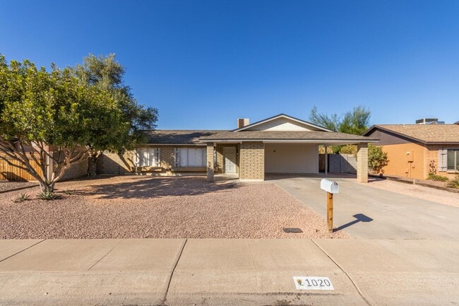 1020 W Santa Cruz Dr in Tempe, AZ - Building Photo - Building Photo