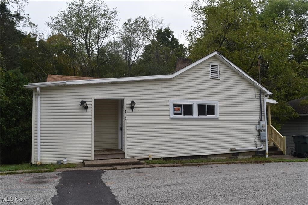 205 McFadden St in St. Clairsville, OH - Building Photo