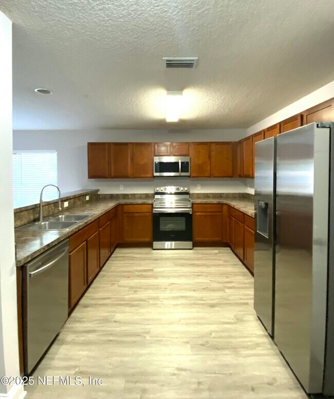 86069 Pineview Dr in Yulee, FL - Building Photo - Building Photo