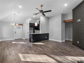 1204 Poplar St in Marshall, TX - Building Photo - Building Photo