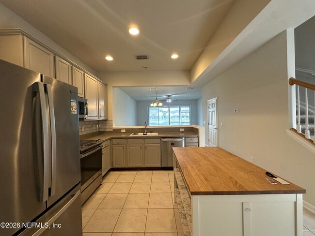 7034 Roundleaf Dr in Jacksonville, FL - Building Photo - Building Photo