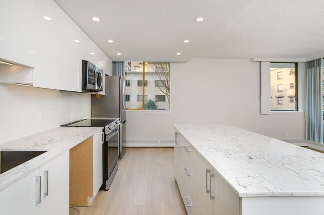 1580 Haro in Vancouver, BC - Building Photo - Interior Photo