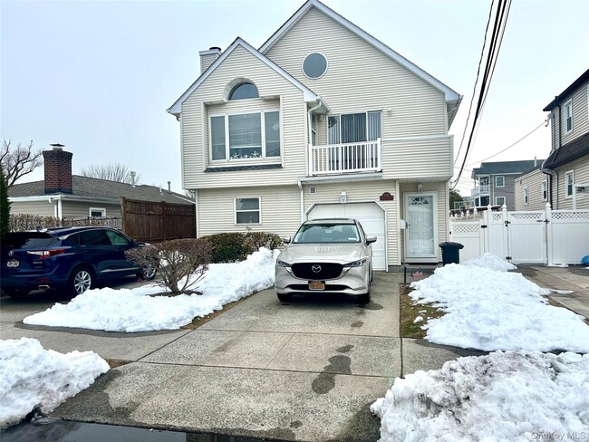 property at 259 Lincoln Blvd